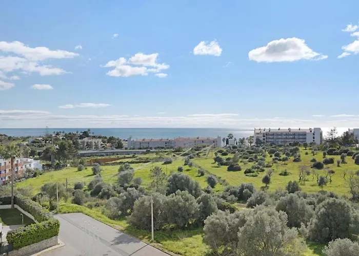 Cozy Apartment With Seaview 300M From The Beach