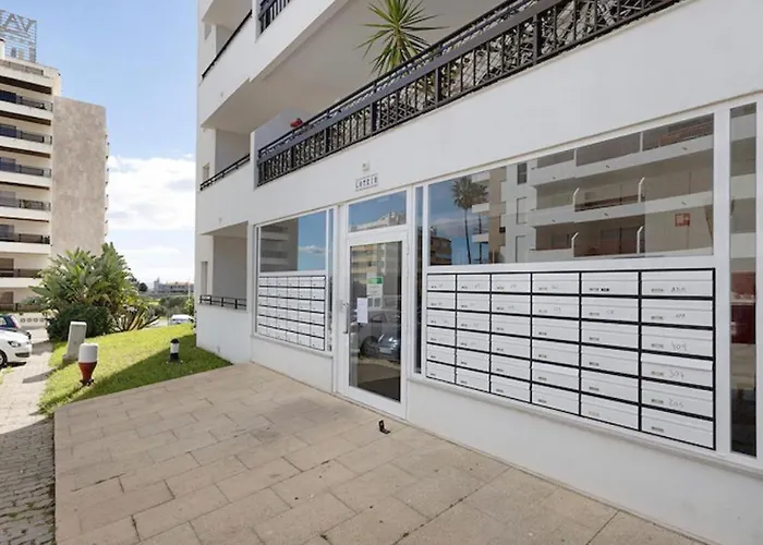 Cozy Apartment With Seaview 300M From The Beach