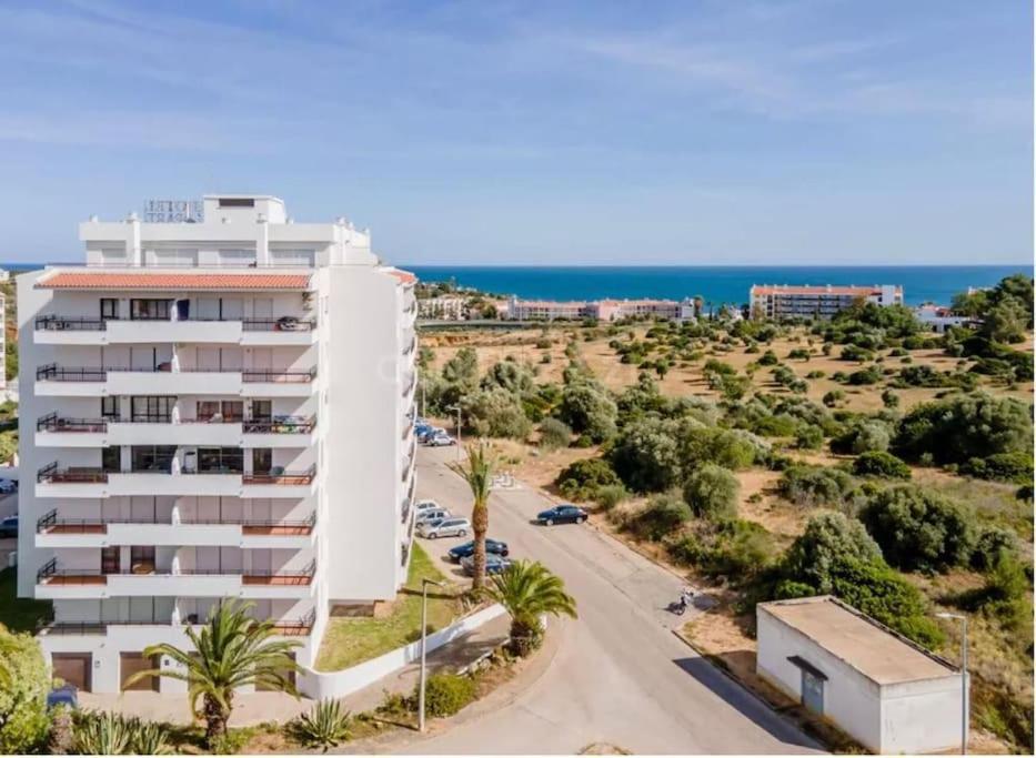 Cozy With Seaview 300m From The Apartment Portimao