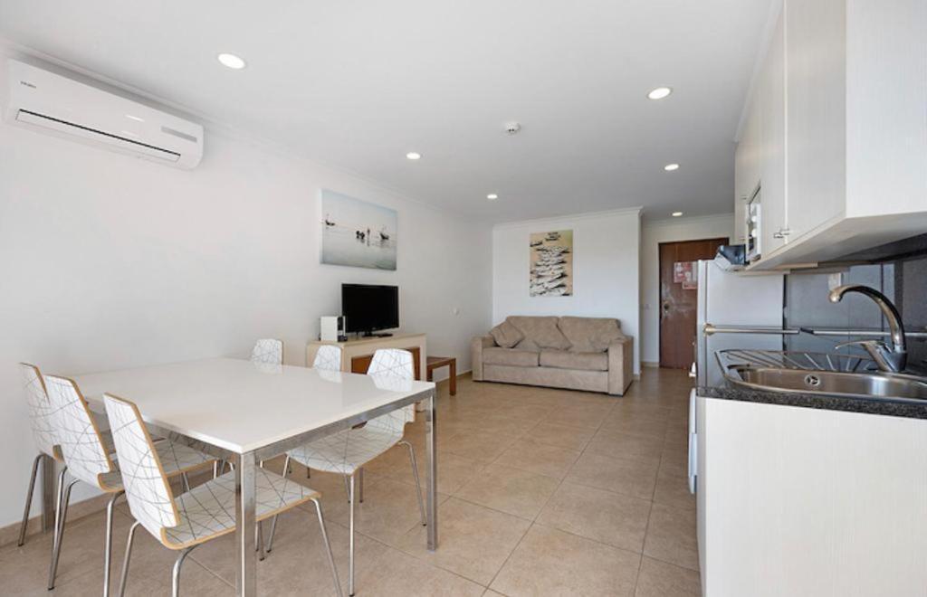 Apartment Cozy With Seaview 300m From The