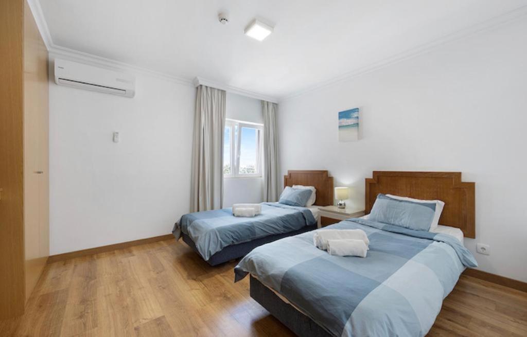 Cozy With Seaview 300m From The Apartment Portimao